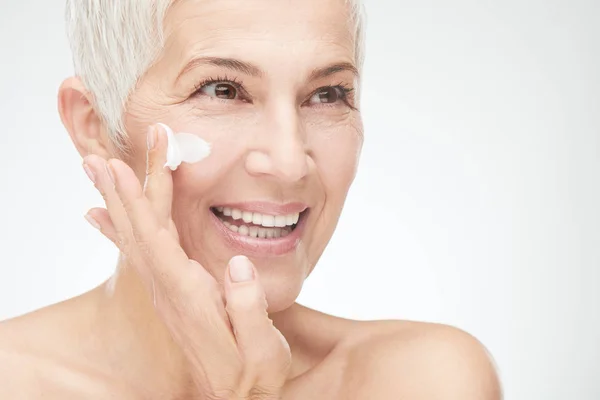 Head Shot Beautiful Senior Woman Putting Cream — Stock Photo, Image