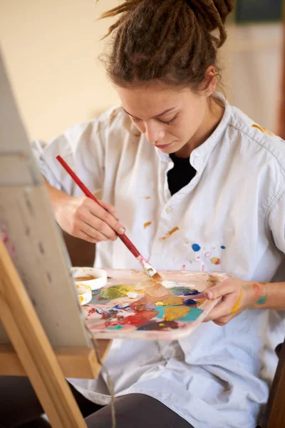 Artistic Girl Sitting Studio Paint Easel — Stock Photo, Image