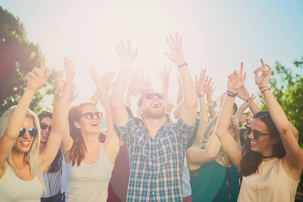 Group of people dancing and having a good time at the outdoor party/music festival — Stock Photo, Image