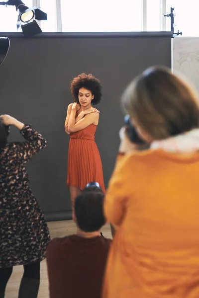 Group Photography Attendees Photographing Model Photography Class Studio — Stock Photo, Image