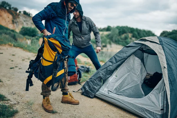 Deux Hommes Camping Pleine Nature — Photo
