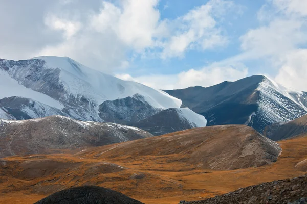 The view of the mountain range and valley — Stock Photo, Image