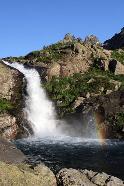 водопад в горах Кавказа.