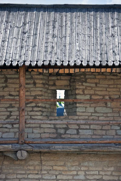 坚固的城墙与城垛。普斯科夫克里姆林宫 — 图库照片