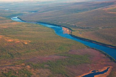 Tunguska bir helikopterden düşmek Sibirya tayga ve nehir