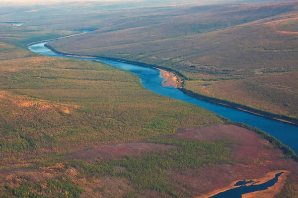 Tunguska bir helikopterden düşmek Sibirya tayga ve nehir — Stok fotoğraf