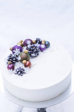 Bir Noel tatili ya da bir yeni yıl için bir pasta.