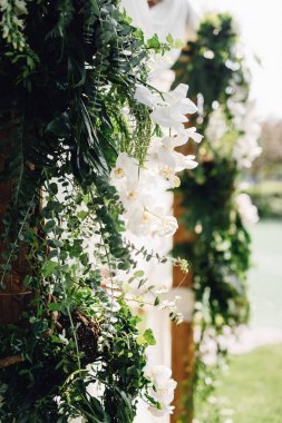 Portre üzerinde ahşap çerçeve çiçek