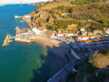 Lizbon 'a ve Porto Brandao' dan Tagus nehrine bakın.