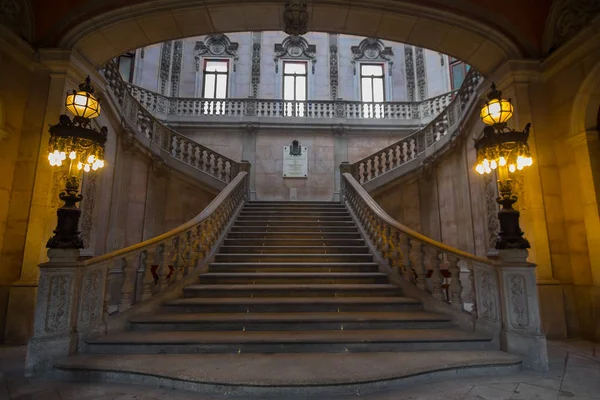 Porto 'daki Palacio da Bolsa' nın içinde