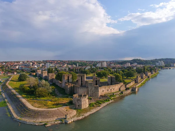 Sırbistan 'ın Smederevo Kalesi
