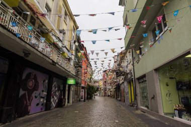 Bulgaristan 'ın Filibe kentinin sokakları yağmurlu bir günde