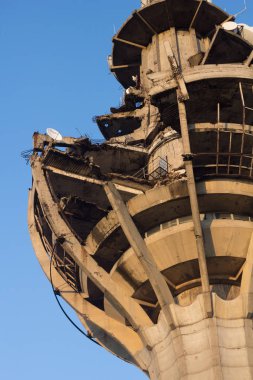 Televizyon kulesi, Sırbistan 'ın Irisvenac kentindeki bombardımandan hasar gördü
