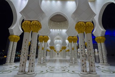 Abu Dabi 'deki Şeyh Zayed Büyük Camii.