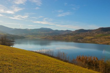 Sırbistan 'daki Rovni gölü, yapay göl