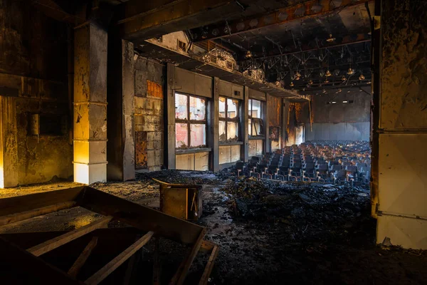 Teatro Abandonado Queimado Com Assentos — Fotografia de Stock