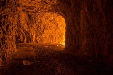 Sırbistan 'da terk edilmiş yeraltı fabrikası tüneli