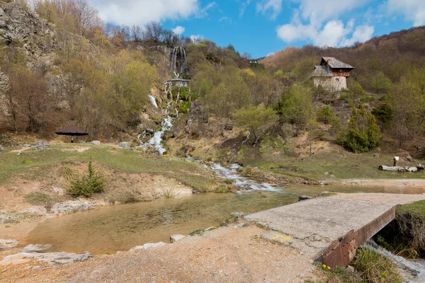 Καταρράκτης Sopotnica Την Άνοιξη Σερβία — Φωτογραφία Αρχείου