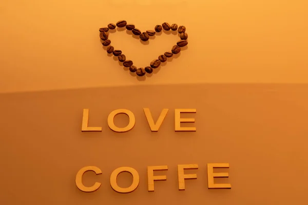 Semillas Café Corazón Palabra Amor Café Fondo Naranja — Foto de Stock