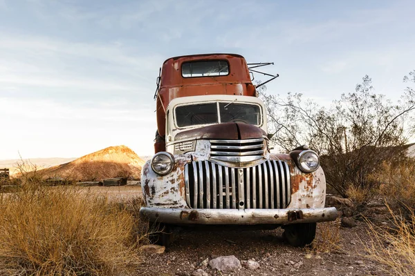 Viejo camión oxidado en Nelson Ghost town, Estados Unidos — Foto de Stock