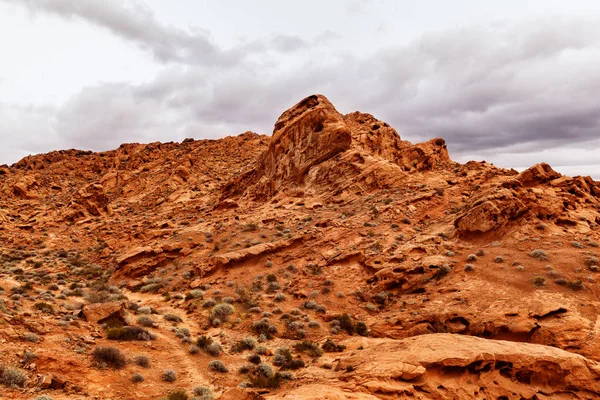 Malowniczy krajobraz formacje skalne w pustyni, Stany Zjednoczone Ameryki — Zdjęcie stockowe