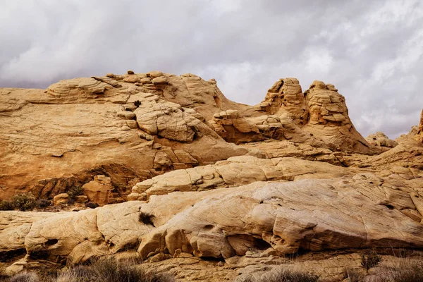 바위와 흐린 하늘, 미국의 아름 다운 풍경 — 스톡 사진