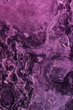 Organik kumtaşı doku ve Ultra Viloet arka planda