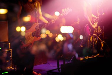 Gitarist sahnede için arka plan, yumuşak ve bulanıklık kavramı