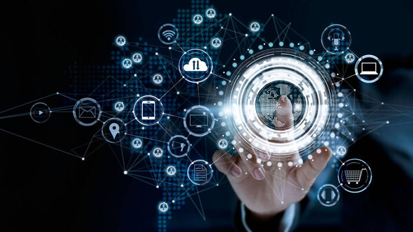 Бизнесмен, касающийся глобального сетевого соединения, Omni Channel
