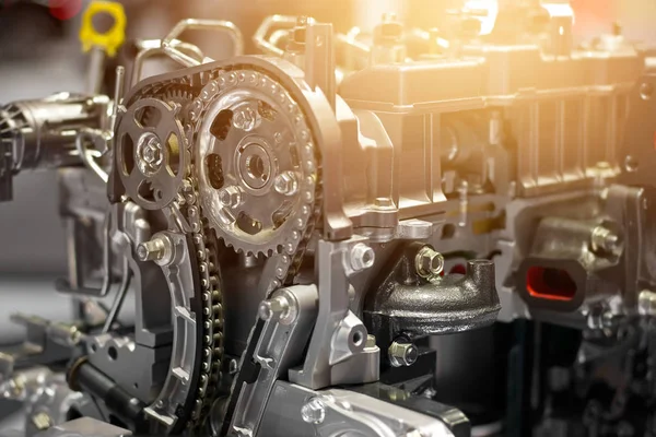 Parte de motor de carro, conceito de motor de veículo moderno e peça de motor de carro de metal cortado — Fotografia de Stock