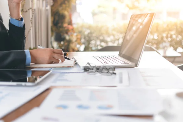 Mujer de negocios asiática — Foto de Stock