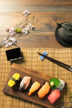 Sashimi suşi Japon yemekleri ayarla