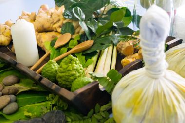 Tay Herb sıkıştırma tekniği Healingspa Tayland