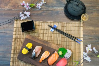 Sashimi suşi Japon yemekleri ayarla