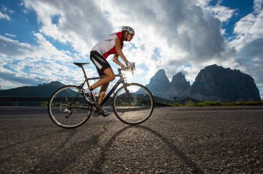 eylem kadın bisikletçi