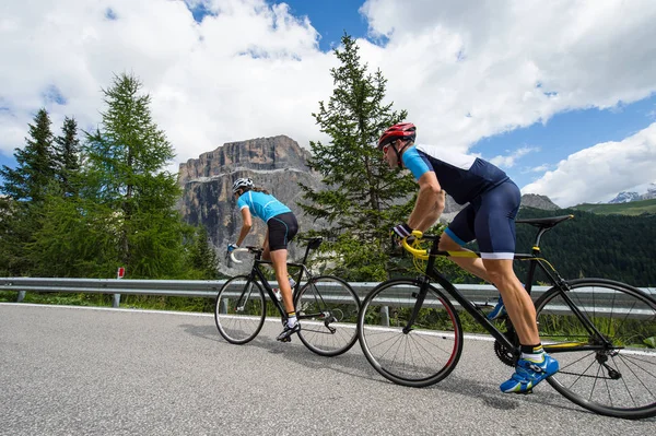 Krásné cyklistické tour na pass — Stock fotografie