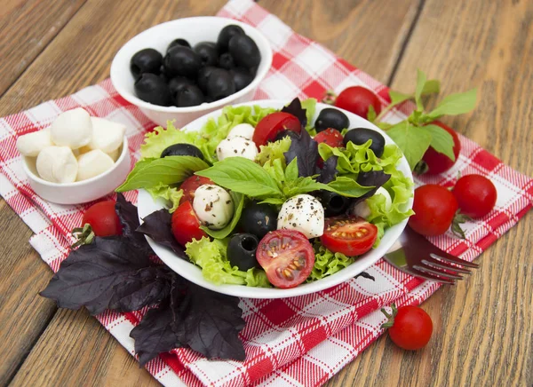 Salad with mozzarella — Stock Photo, Image