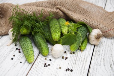 Küçük bir salatalık