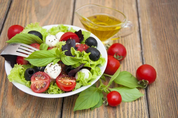 Salad with mozzarella — Stock Photo, Image