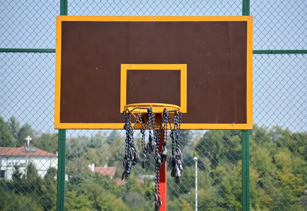 Aro de basquete amarelo — Fotografia de Stock