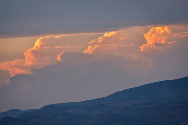 Schöne orangefarbene Wolken — Stockfoto