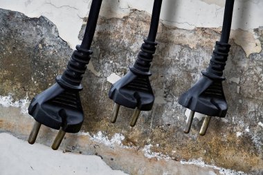 Üç elektrik fişleri