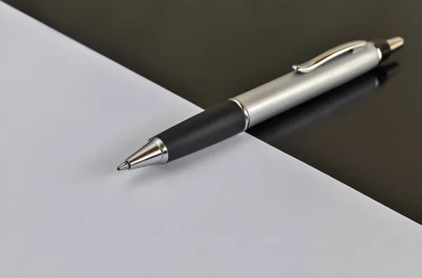Papper och penna — Stockfoto