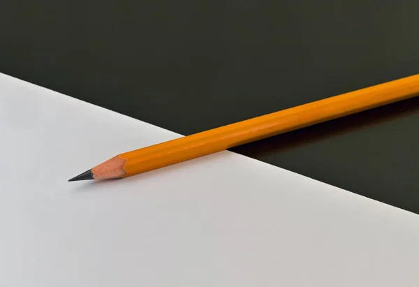 Μολύβι και χαρτί — Φωτογραφία Αρχείου