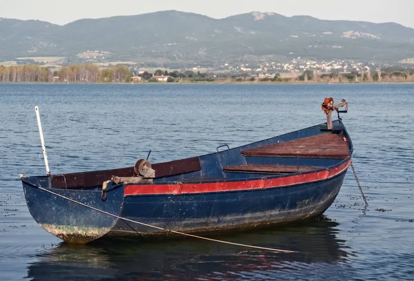 Blauwe vissersboot — Stockfoto