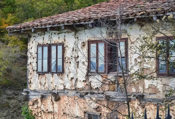 Antigua casa abandonada —  Fotos de Stock