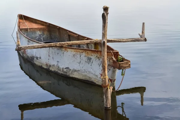Barco de pesca de metal — Fotografia de Stock