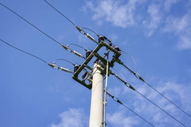 Elektrik pilon ve gökyüzü