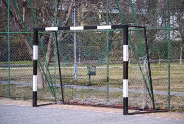 Amatör oyunlar için küçük bir futbol sahası ve gol çerçevesinin ayrıntıları