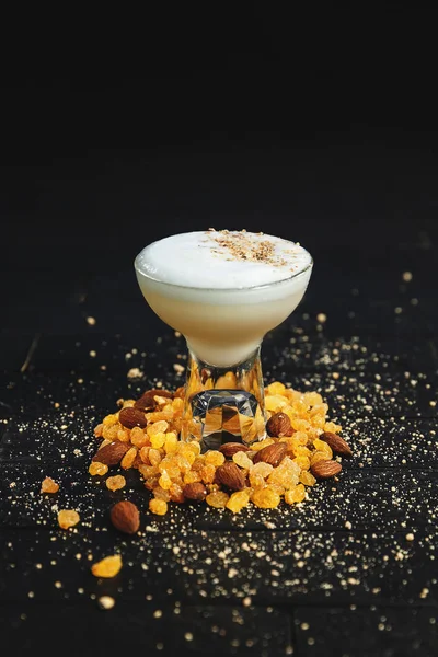 Garnished cocktail on black background — Stock Photo, Image